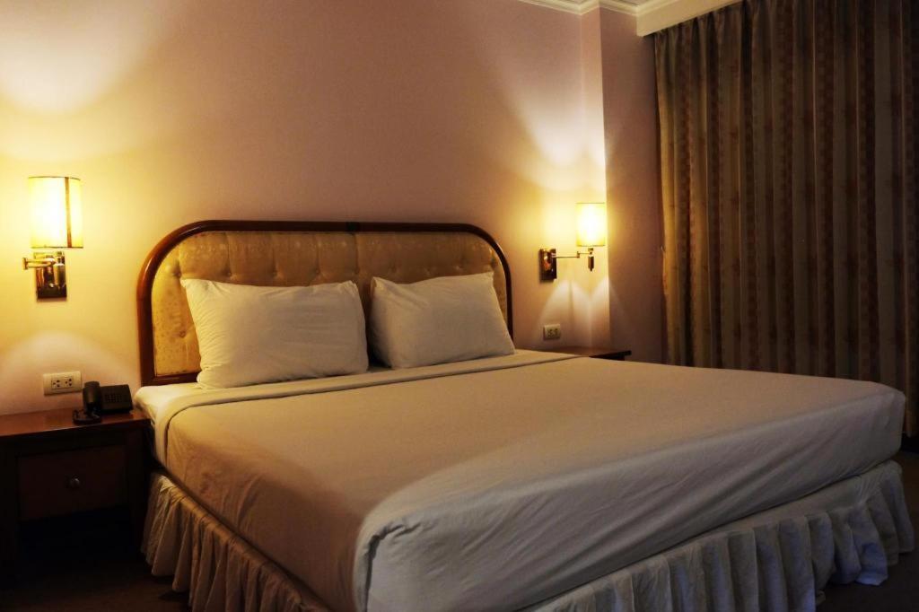 Western Grand Hotel Ratchaburi Ban Bang Kra Exteriör bild