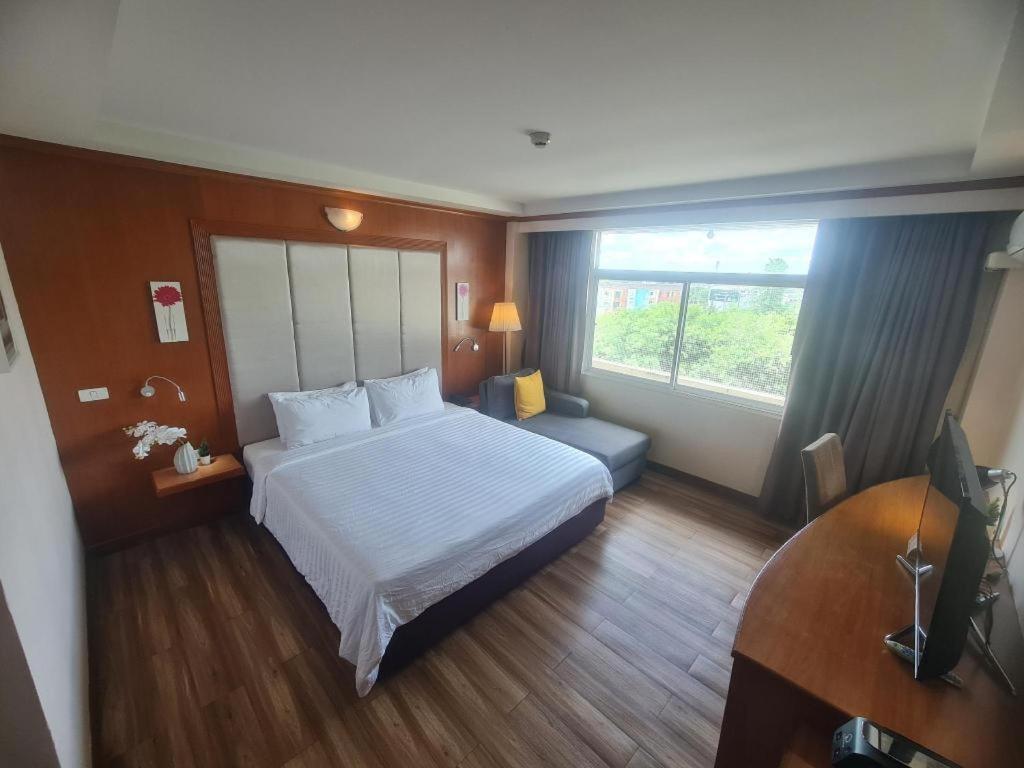 Western Grand Hotel Ratchaburi Ban Bang Kra Exteriör bild