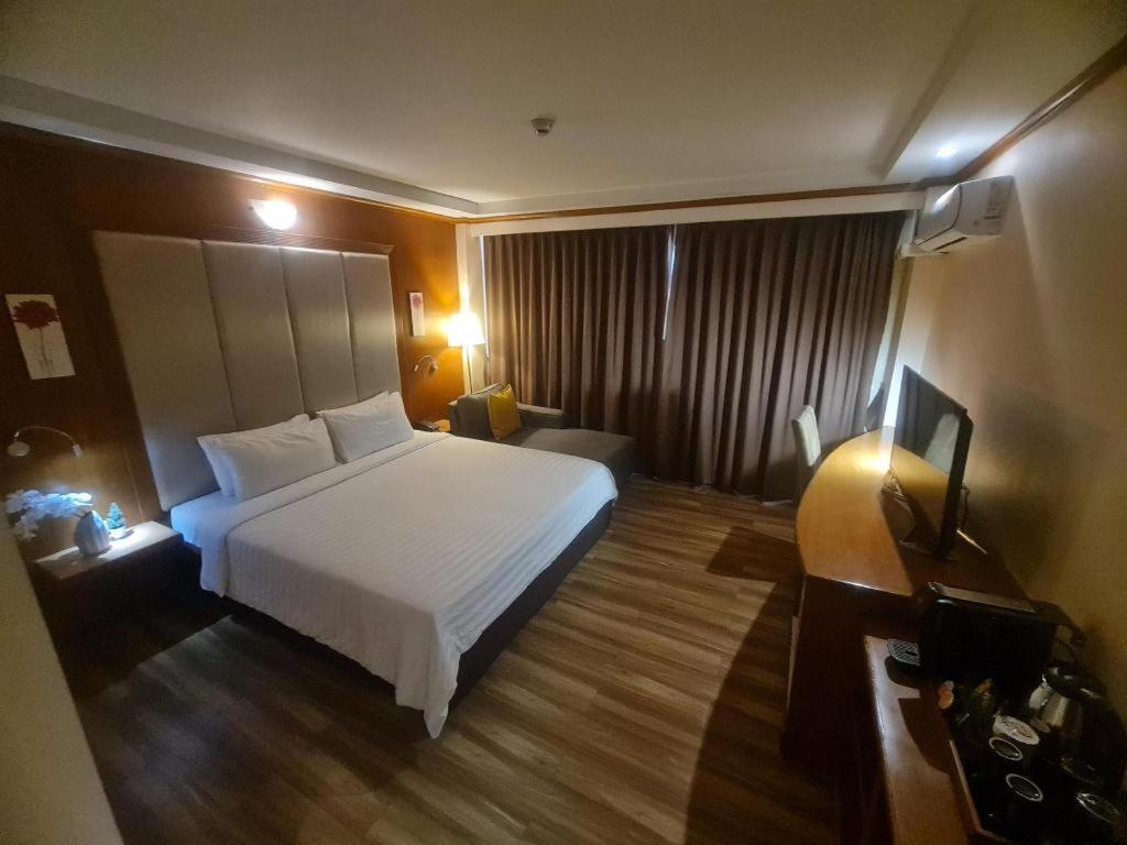 Western Grand Hotel Ratchaburi Ban Bang Kra Exteriör bild