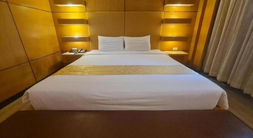 Western Grand Hotel Ratchaburi Ban Bang Kra Exteriör bild