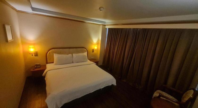 Western Grand Hotel Ratchaburi Ban Bang Kra Exteriör bild