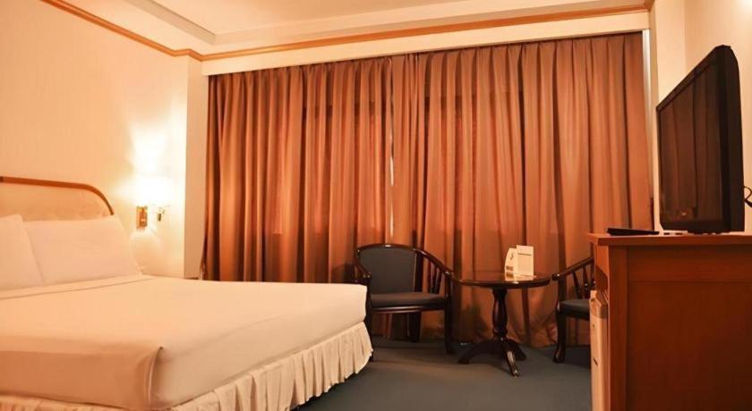 Western Grand Hotel Ratchaburi Ban Bang Kra Exteriör bild