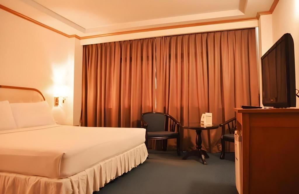 Western Grand Hotel Ratchaburi Ban Bang Kra Exteriör bild